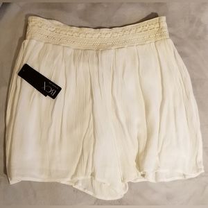 BCX shorts with embroidered elastic wasteband, medium